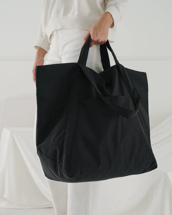 Baggu Travel Cloud Bag in Black color