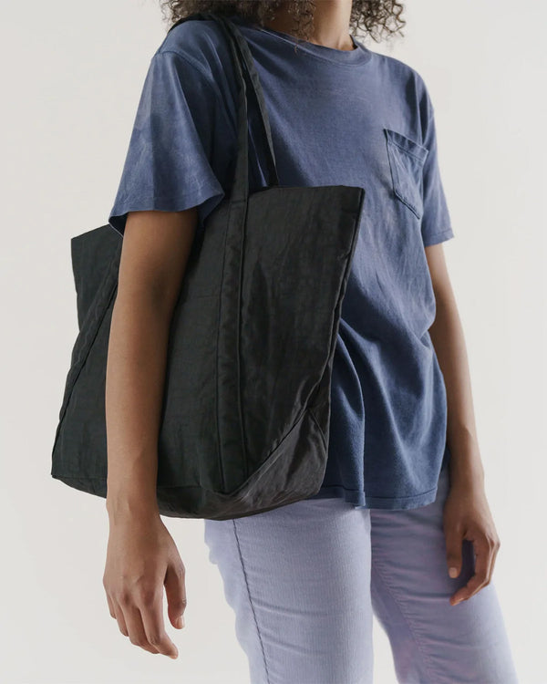 Baggu Cloud Bag on model